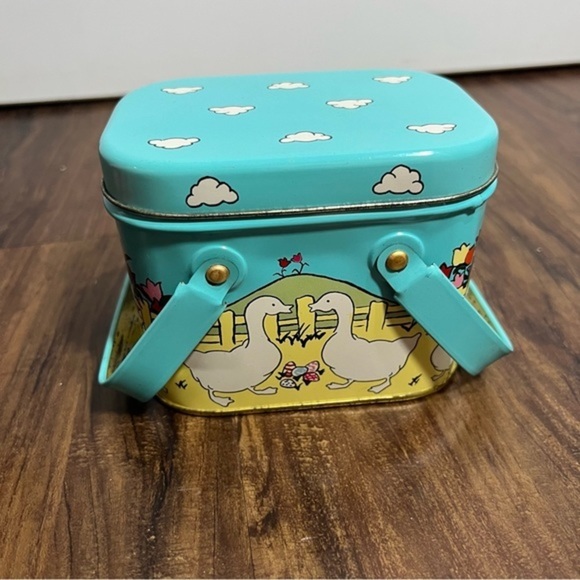 Vintage tin box company double handle tin- Geese Farm Scene - Picture 4 of 9